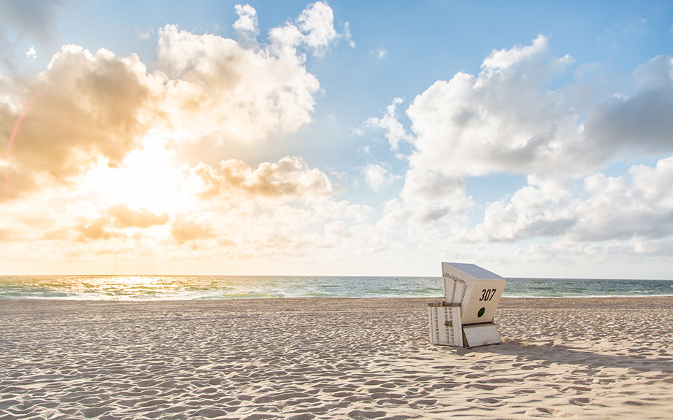 Strandliege vor dem Meer in F&ouml;hr